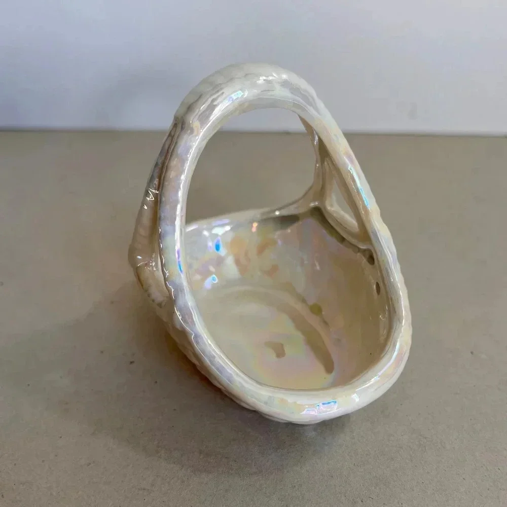 Vintage Basket Small Off-white Iridescent‎